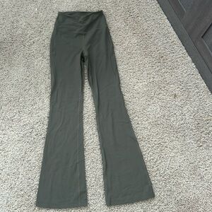 Size 4 green flared lululemon leggings
